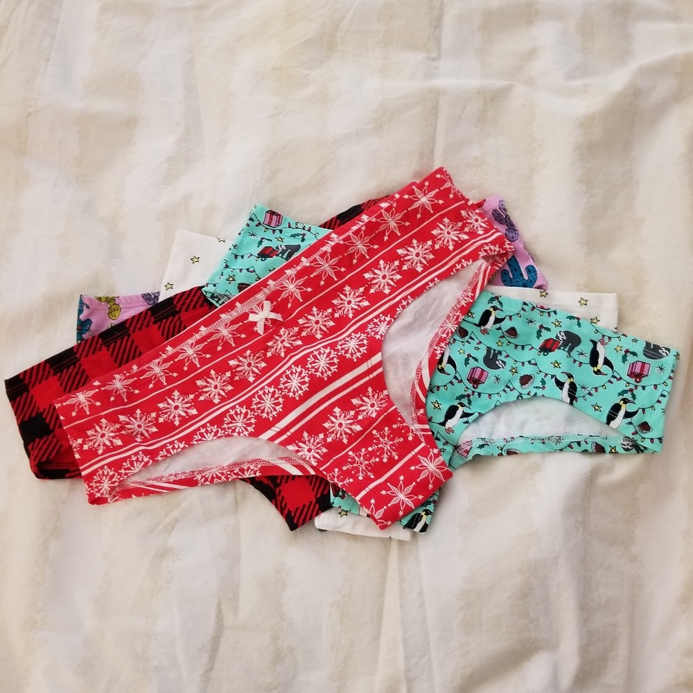 SET OF CHEECKY PANTIES NWOT SIZE L